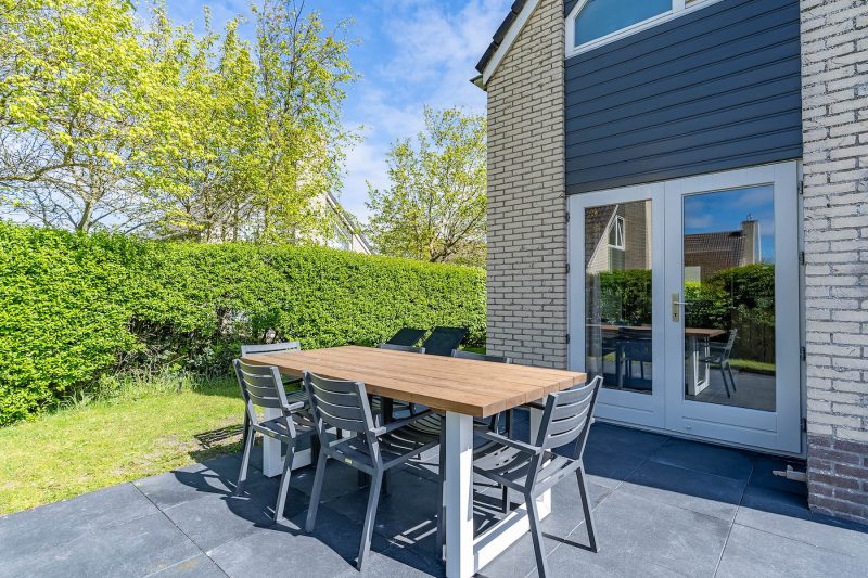 14 Kamperfoelie 87 Texel - tuin (4)-2