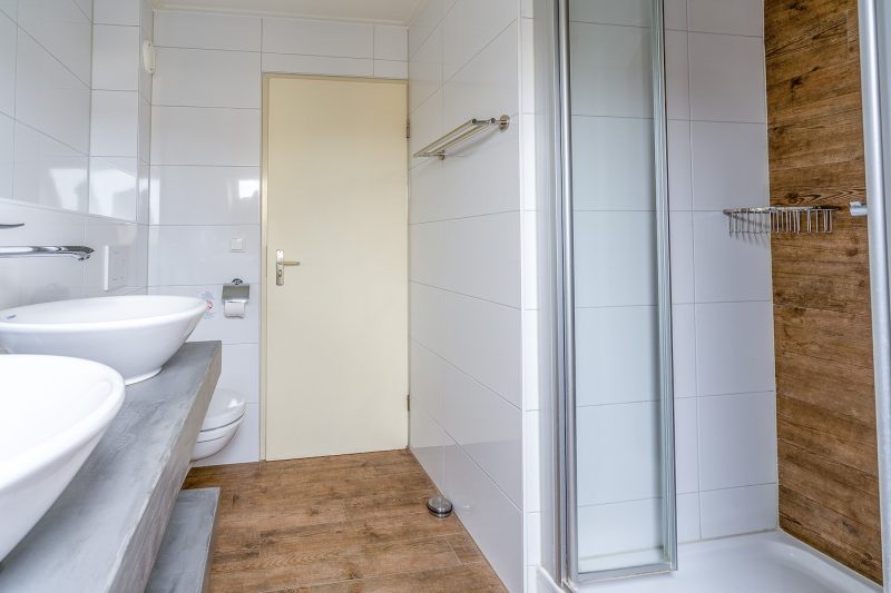12 Kamperfoelie 87 Texel - badkamer (2)-2