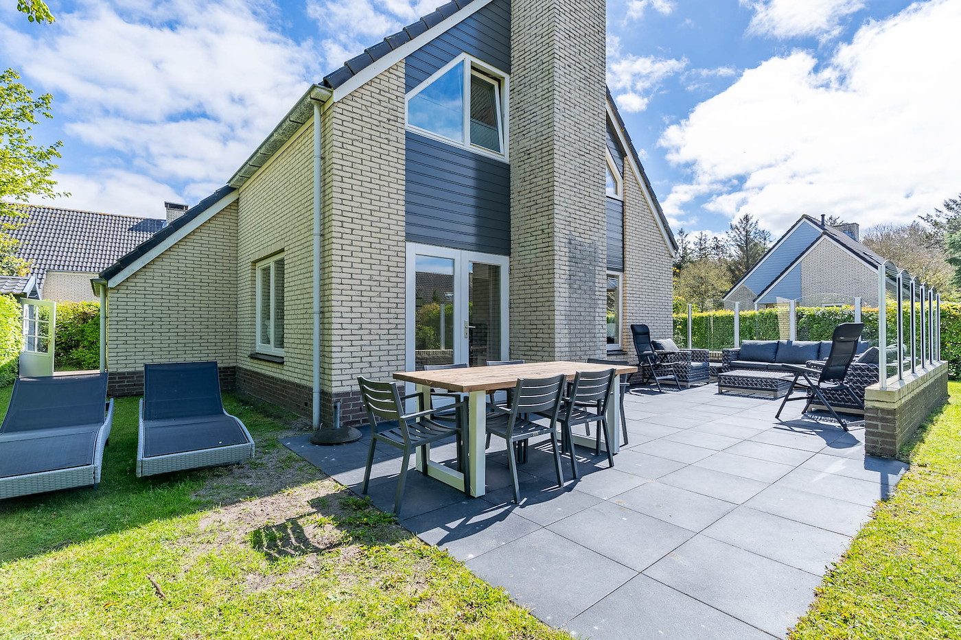 1 Kamperfoelie 87 Texel - tuin (2)-2