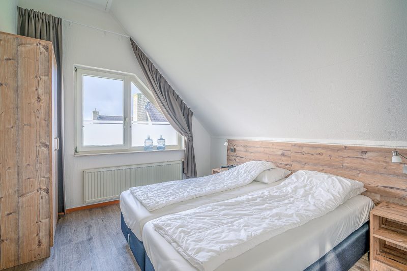 9 Kamperfoelie 87 Texel - slaapkamer (2)-2