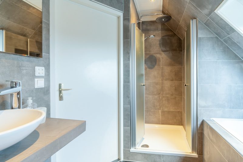 12 Kamperfoelie 93 Texel - Badkamer (2)-2