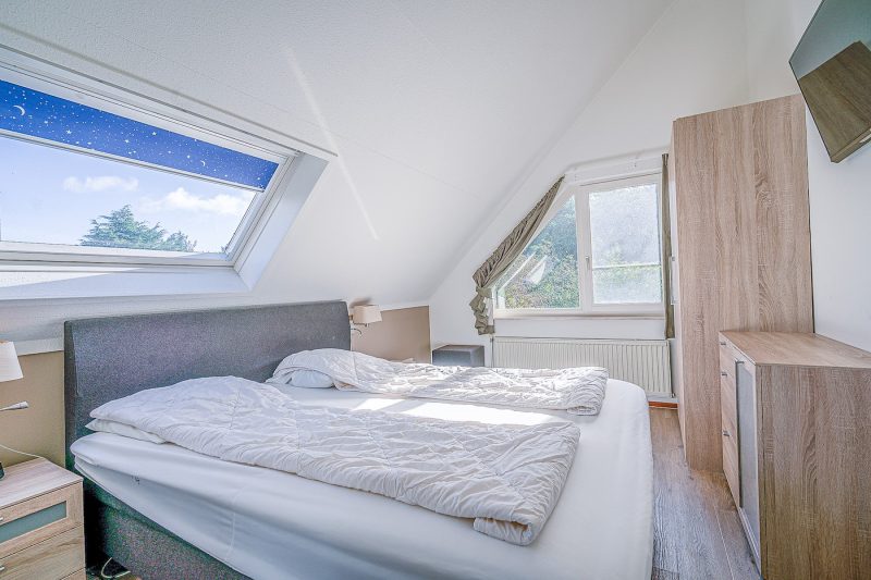 8 Kamperfoelie 95 Texel - slaapkamer (1)