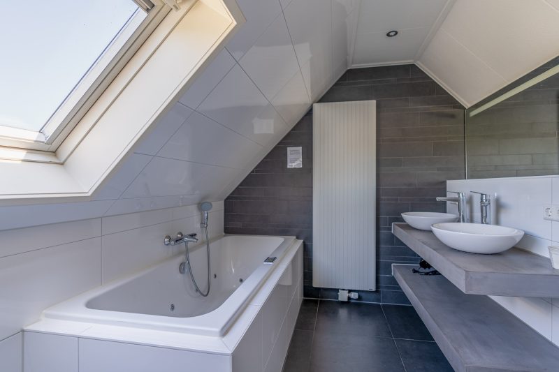 10 Kamperfoelie 97 Texel - Badkamer (1)