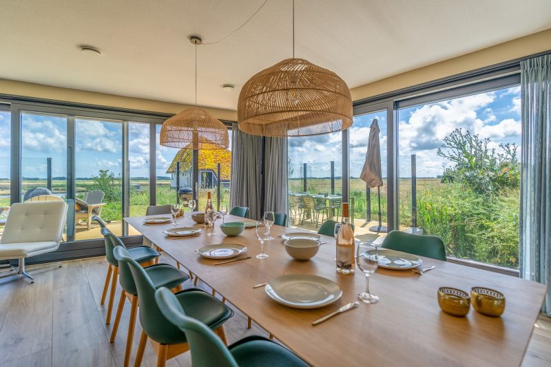 6 Natuurvilla waalerburght 14 Texel - Eettafel (1)