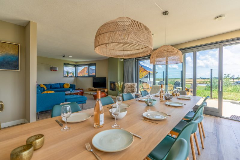 7 Natuurvilla waalerburght 14 Texel - Eettafel (2)