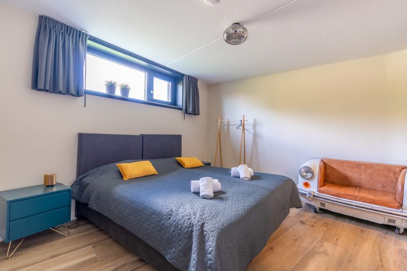 10 Natuurvilla waalerburght 14 Texel - Slaapkamer 1 (2)