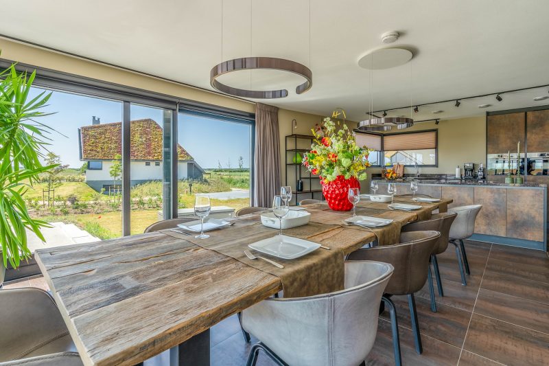 6 Natuurvilla waalerburght 18 Texel - Eettafel (2)