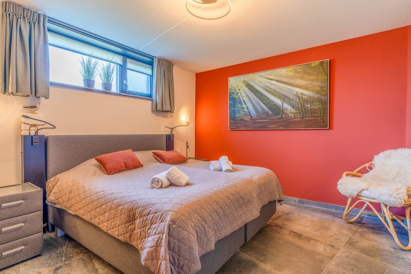 10 Natuurvilla waalerburght 18 Texel - Slaapkamer 1 (1)