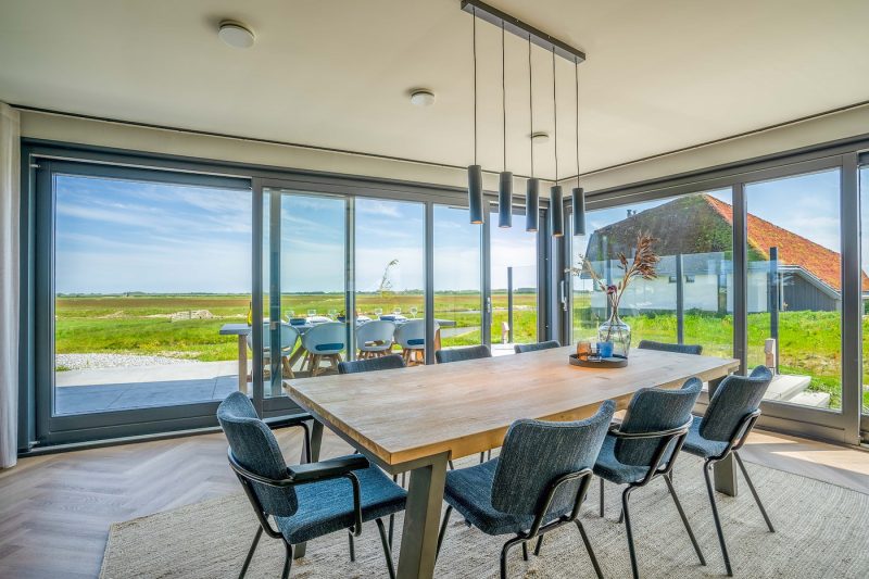 6 Natuurvilla waalerburght Texel - Eettafel (1)