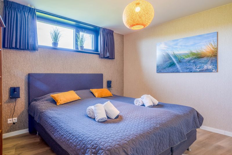 10 Natuurvilla waalerburght Texel - Slaapkamer 1 (2)