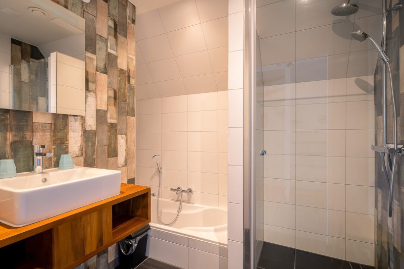 11 Nieuwlanderweg 75 Texel - badkamer